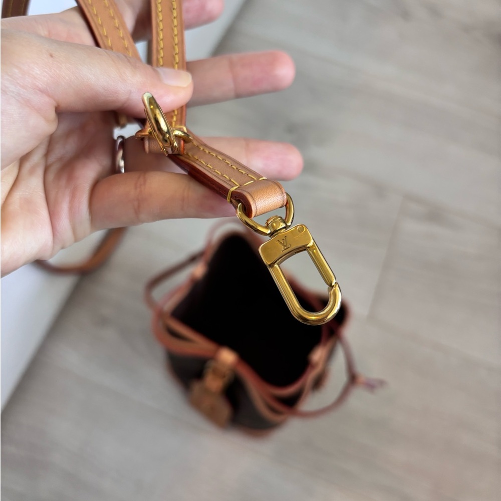 Louis Vuitton noe purse - Picture 9 of 16